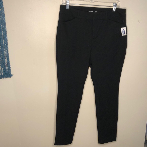 Old Navy Pants - NWT black high-rise pixie pants